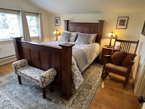 4 bedrooms, desk, iron/ironing board, travel cot