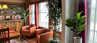 Craftsman Home near Tacoma Dome, Convention Center & Transit