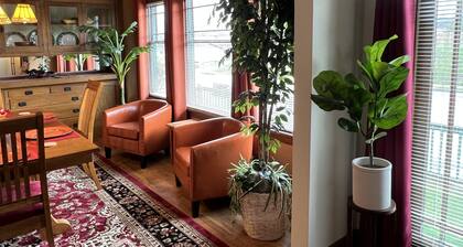 Craftsman Home near Tacoma Dome, Convention Center & Transit