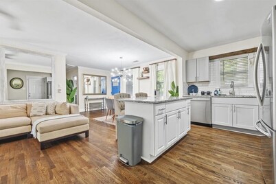 Urban Escape: 5BR Retreat