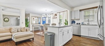Urban Escape: 5BR Retreat