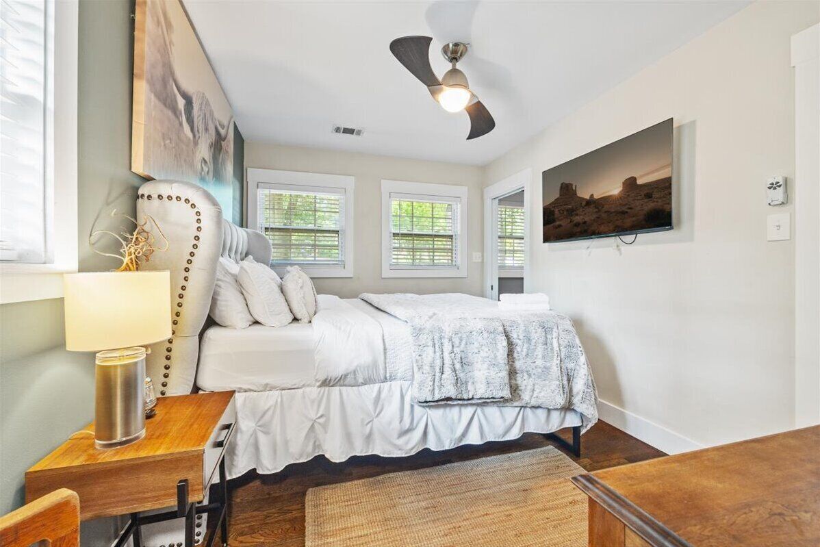 5 Schlafzimmer, Schreibtisch, Bügeleisen/Bügelbrett, kostenloses WLAN