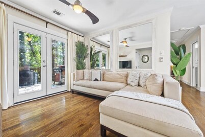 Urban Escape: 5BR Retreat