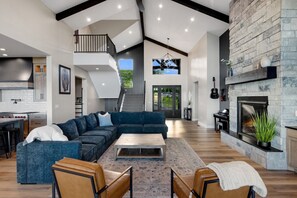 Smart TV, fireplace, table tennis, stereo
