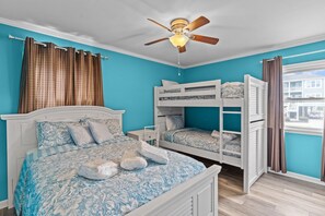 4 bedrooms, iron/ironing board, WiFi