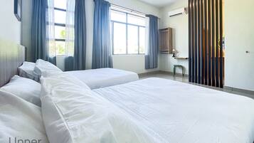 4 bedrooms, desk, iron/ironing board, WiFi