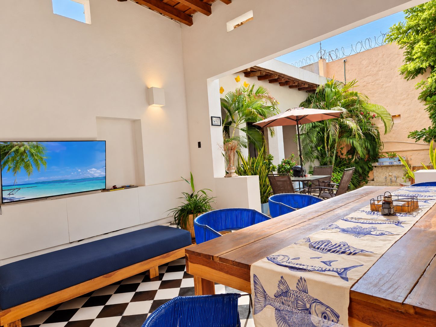 Outdoor dining