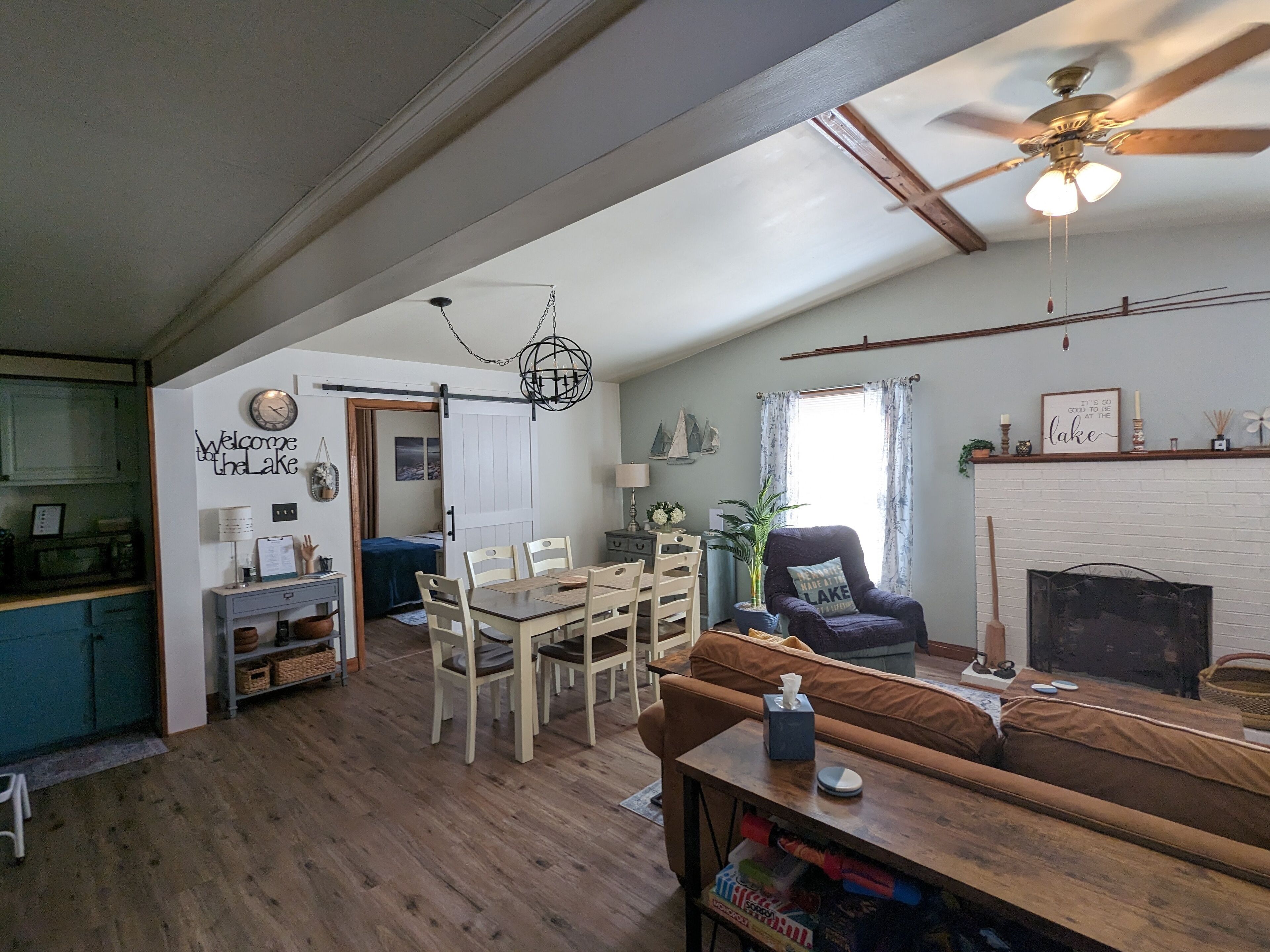 Smart TV, fireplace, video games, DVD player