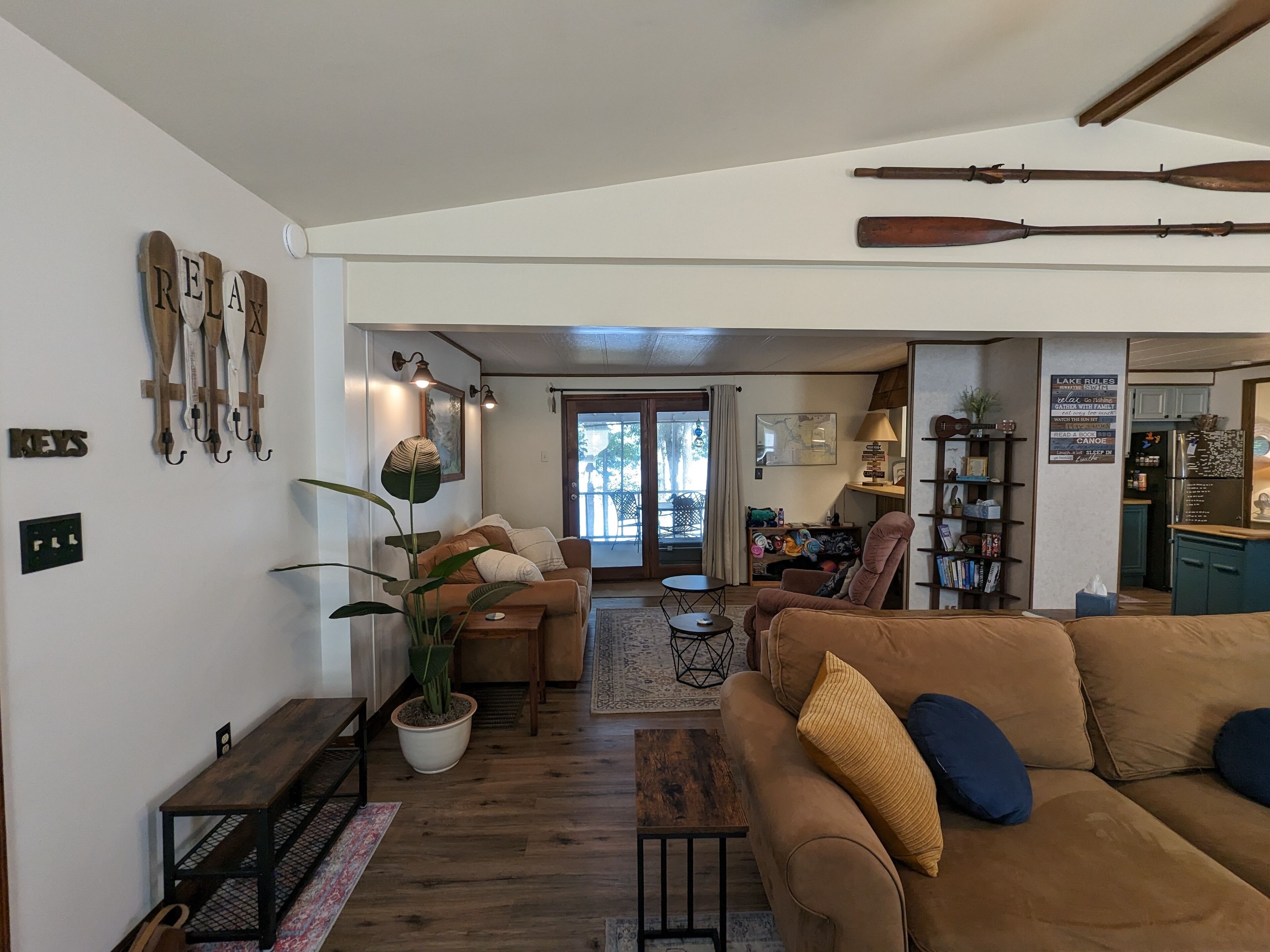 Smart TV, chimenea, videojuegos y reproductor de DVD 