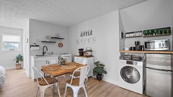Coffee/tea maker, fridge, microwave, stovetop
