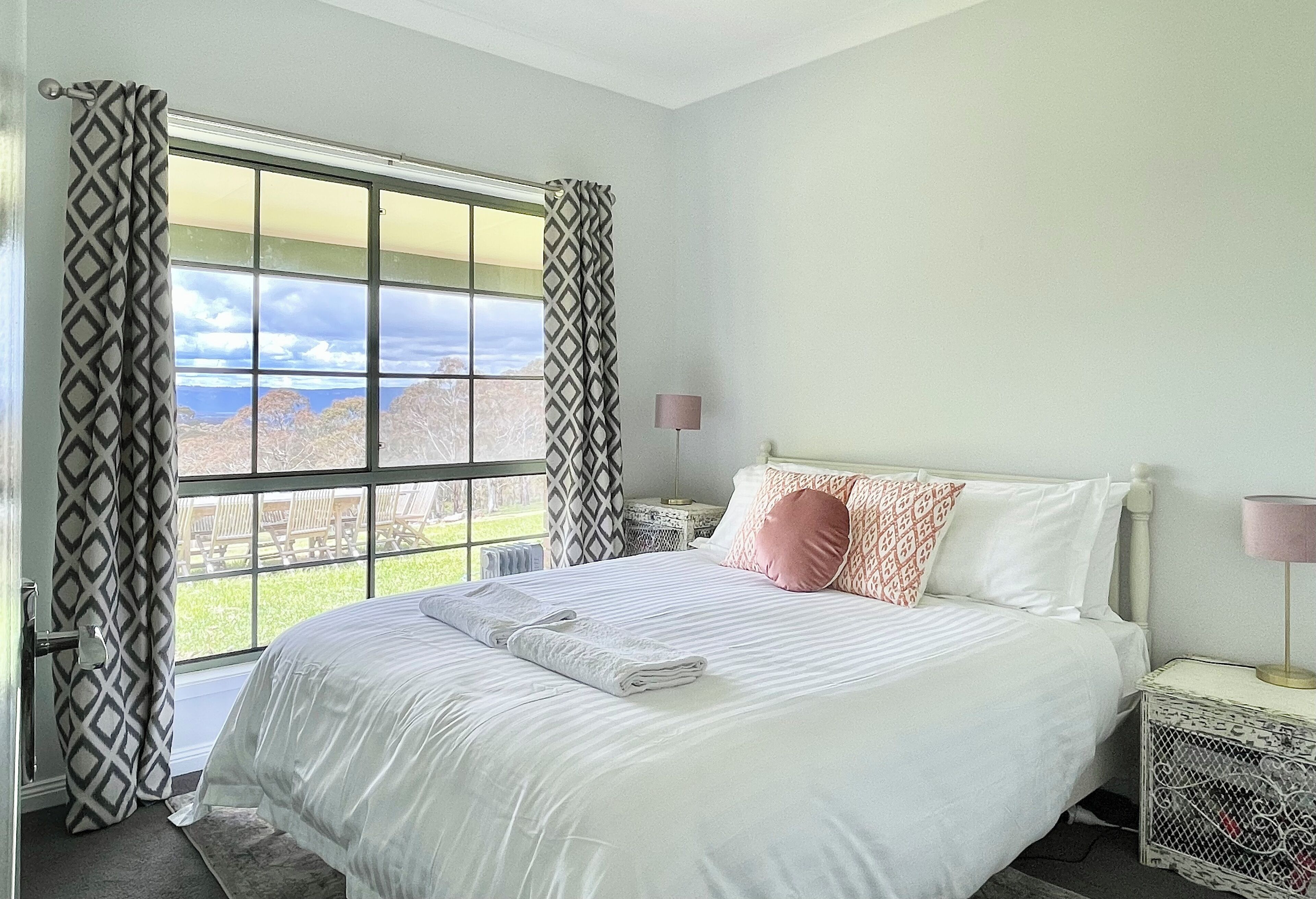 5 bedrooms, iron/ironing board, WiFi, bed sheets