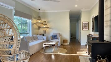 TV connectée, cheminée, baby-foot