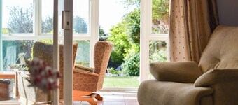 Amazing Beachside 2BD Family Home with Garden