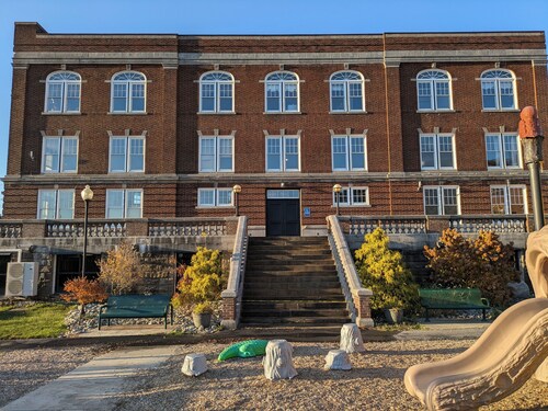 2-bedroom camper cottage just 10 minutes from Johnsonburg town center