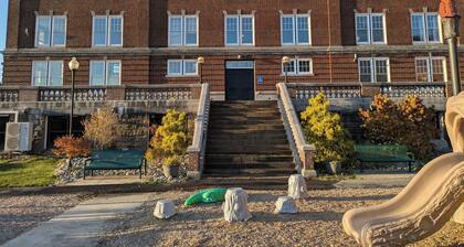 2-bedroom camper cottage just 10 minutes from Johnsonburg town center