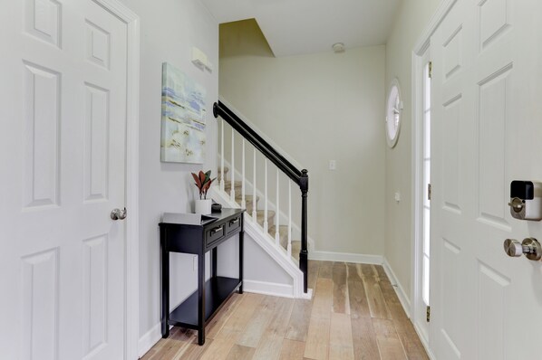 Interior - Beautiful Home Near Downtown With Game Room! (Raleigh)