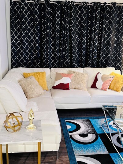 Cozy 1BD Condo unit at the Heart of Edmonton.