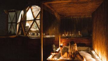 Deluxe Bungalow | Bathroom