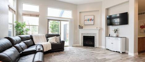 Smart TV, fireplace