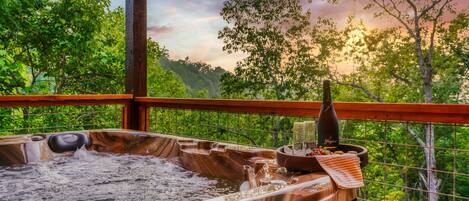 Bañera de hidromasaje al aire libre