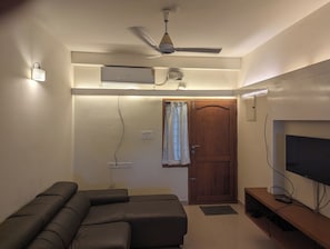 Living area - A luxury 2 bedroom apartment on the highway between Ettumanoor and Kottayam. (Kottayam)