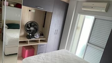3 bedrooms, desk, iron/ironing board, free WiFi
