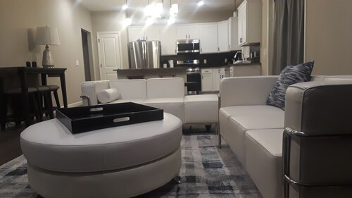 GOLF IN OCTOBER??? LOCATE YOUR NINE IRON LET'S GO..OR RELAX IN COMFORT..PETS OK