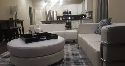 GOLF IN OCTOBER??? LOCATE YOUR NINE IRON LET'S GO..OR RELAX IN COMFORT..PETS OK