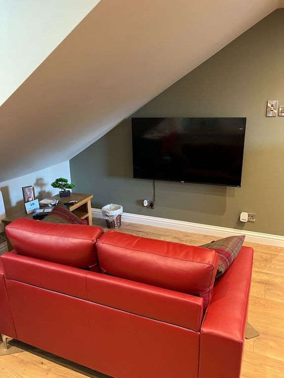 1 Bed Studio - Sleeps 2 - Wifi - Parking - Pitlochry