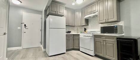 Fridge, microwave, oven, coffee/tea maker