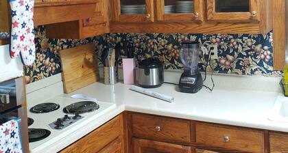 Specious and Cozy Ranch home with moonlight
windows near Stone Mountain Park