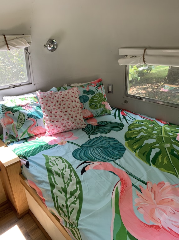 Vintage Airstream Caravan: Porch, Firepit, Grill, 5 Minutes To Pigeon Forge! - Pigeon Forge, TN