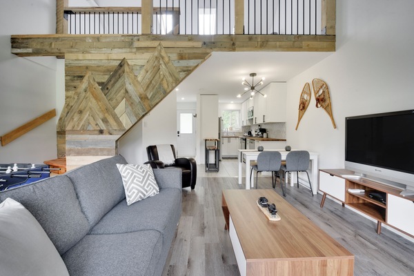 Televisión, chimenea, futbolito