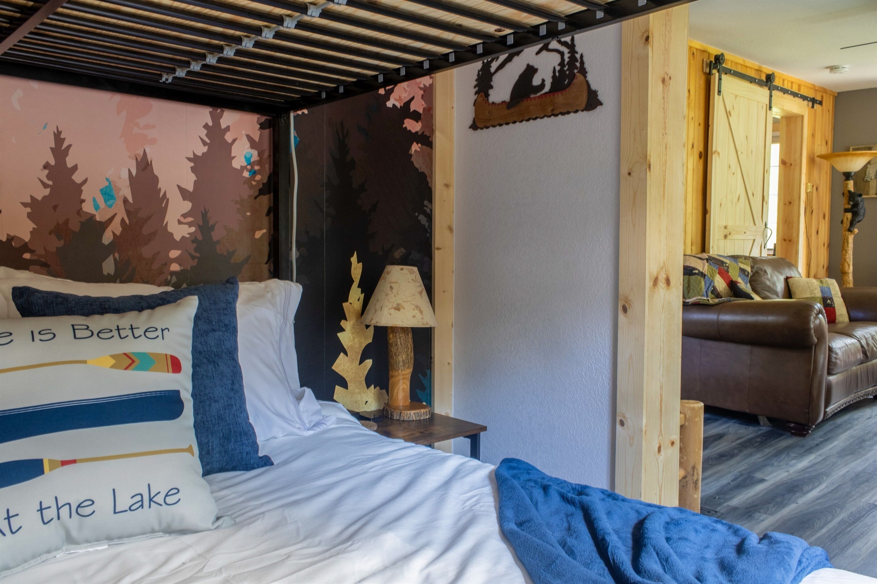 2 bedrooms, desk, travel cot, free WiFi