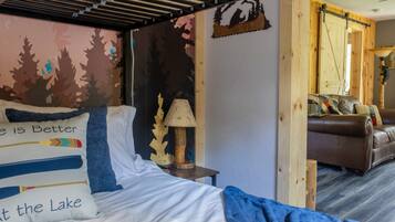2 bedrooms, desk, travel cot, free WiFi