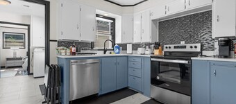 Pet Friendly, 5Min Downtown, Backyard & Firepit