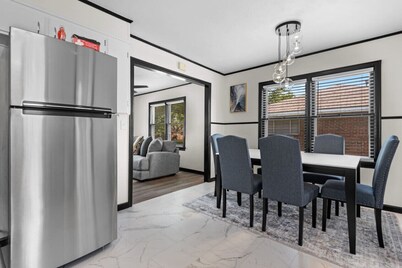 Pet Friendly, 5Min Downtown, Backyard & Firepit