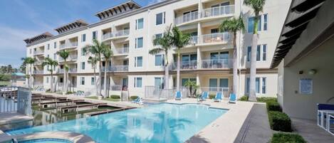 屋外プール、温水プール