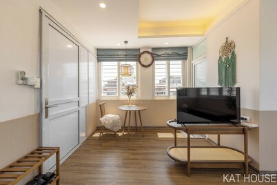 3 Bedrooms With Lots of Natural Light, Old Quarter