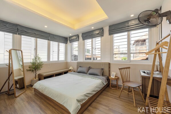 3 bedrooms, in-room safe, free WiFi, bed sheets - 3 Bedrooms With Lots of Natural Light, Old Quarter (Hà Nội)