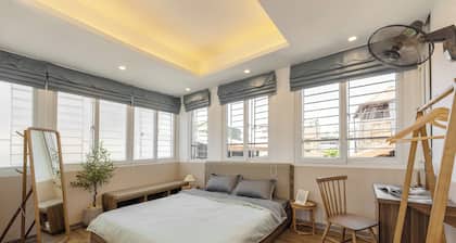 3 Bedrooms With Lots of Natural Light, Old Quarter