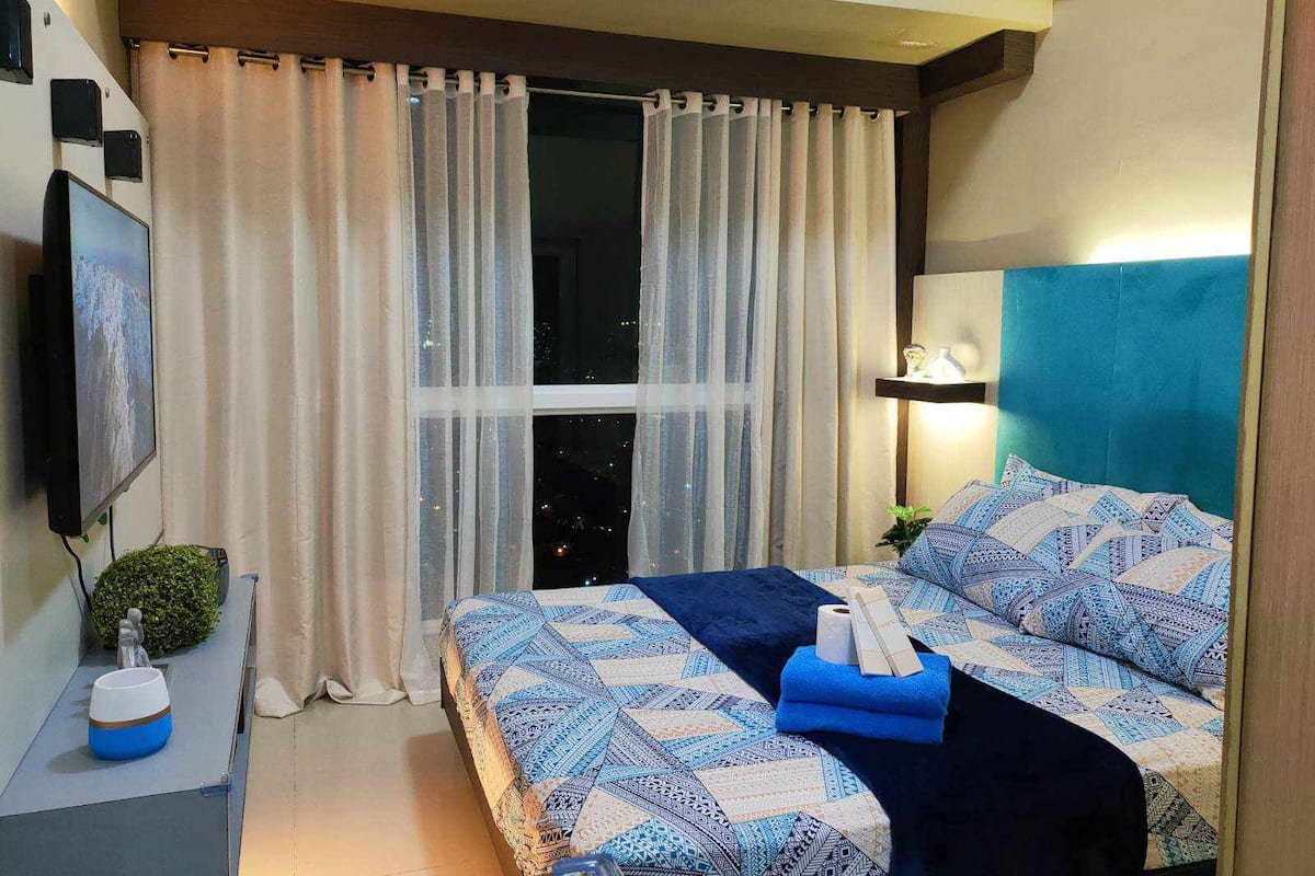 Premier Studio Suite, 1 Queen Bed | Free WiFi, bed sheets