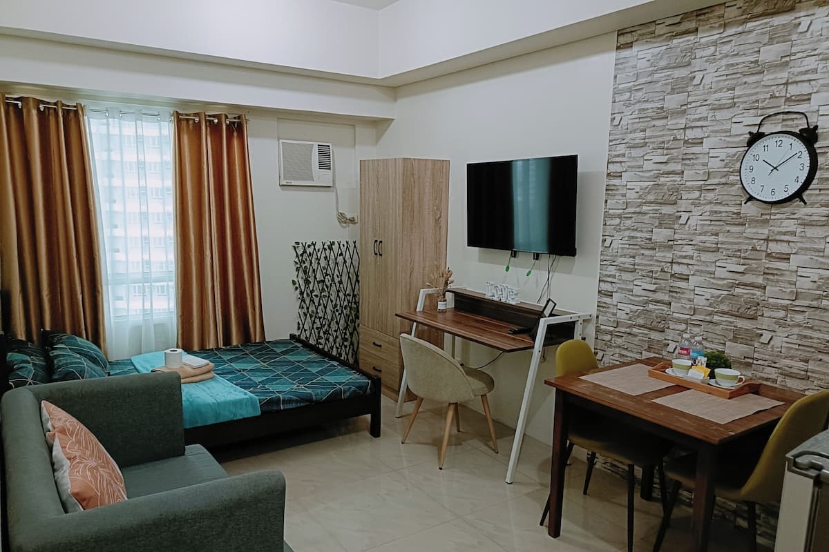 Design Studio, 1 Double Bed | Living area | Flat-screen TV