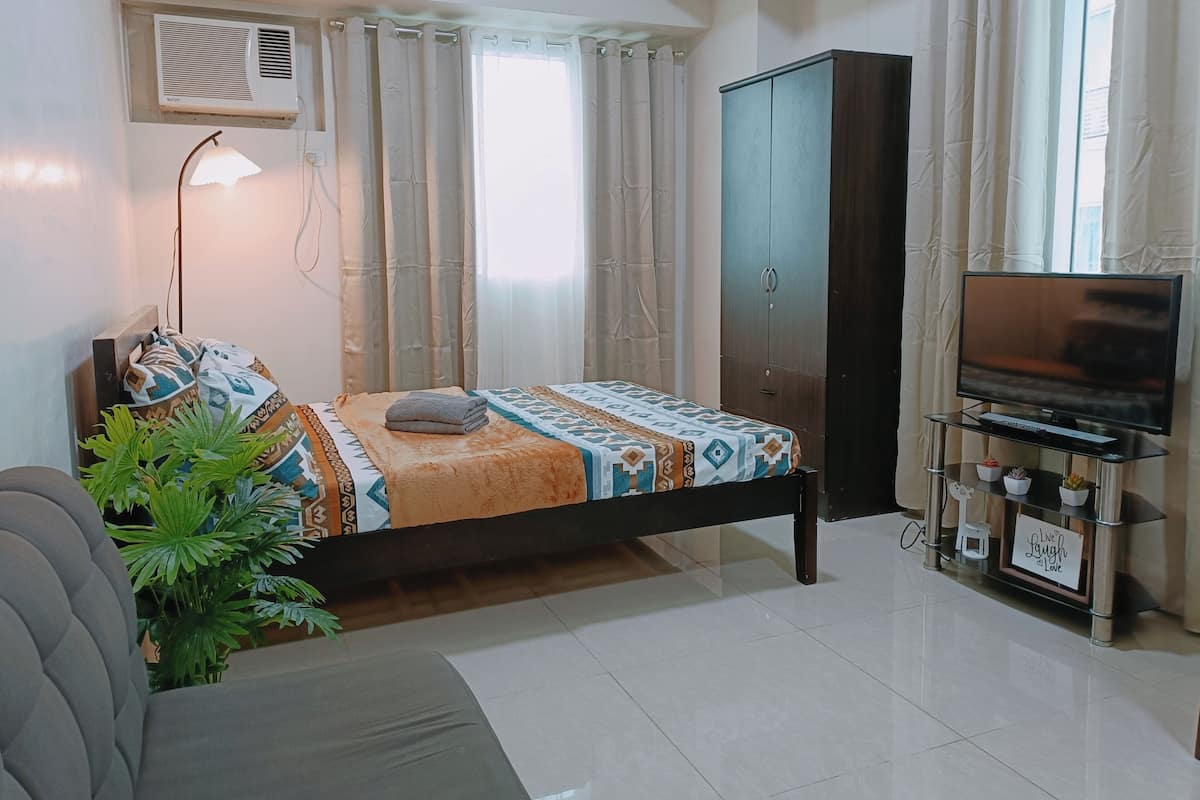 Gallery Studio, 1 Queen Bed | Free WiFi, bed sheets
