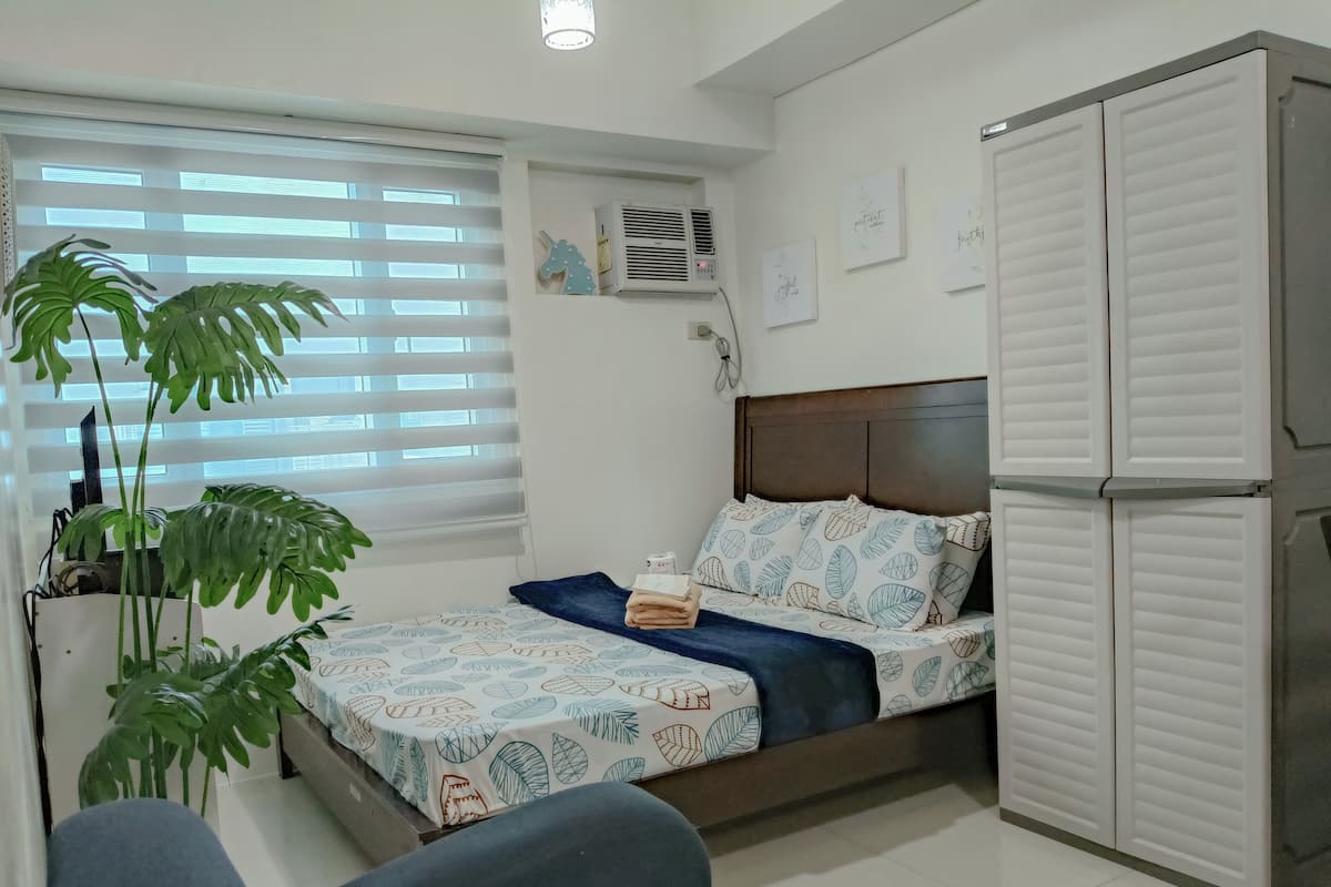 Basic Studio, 1 Queen Bed | Free WiFi, bed sheets