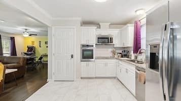 Réfrigérateur, four, plaque de cuisson, lave-vaisselle