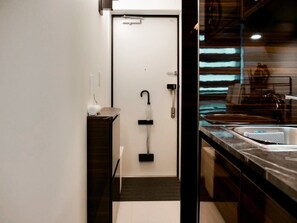 Tina, secadora de cabello, toallas