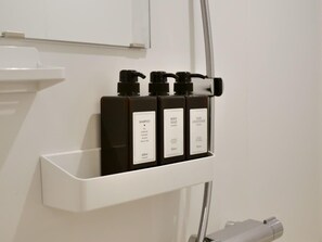 Bathtub, hair dryer, towels, soap - 2023 Open/Shinjuku Okubo/5min 2 JR/Premium Capsule (Shinjuku City)