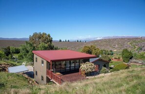 Exterior - Escape to this modern farm getaway (Springvale)