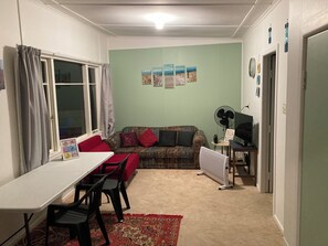 TV, books - Kiwi Bach Plus Cabin with Room for Tents and Boat (Ruakaka)